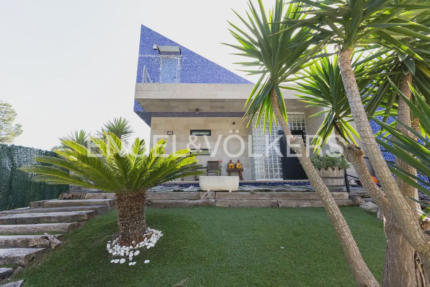4 bedroom Villa for sale in Gilet with pool garage - € 699,000 (Ref: 9898129)