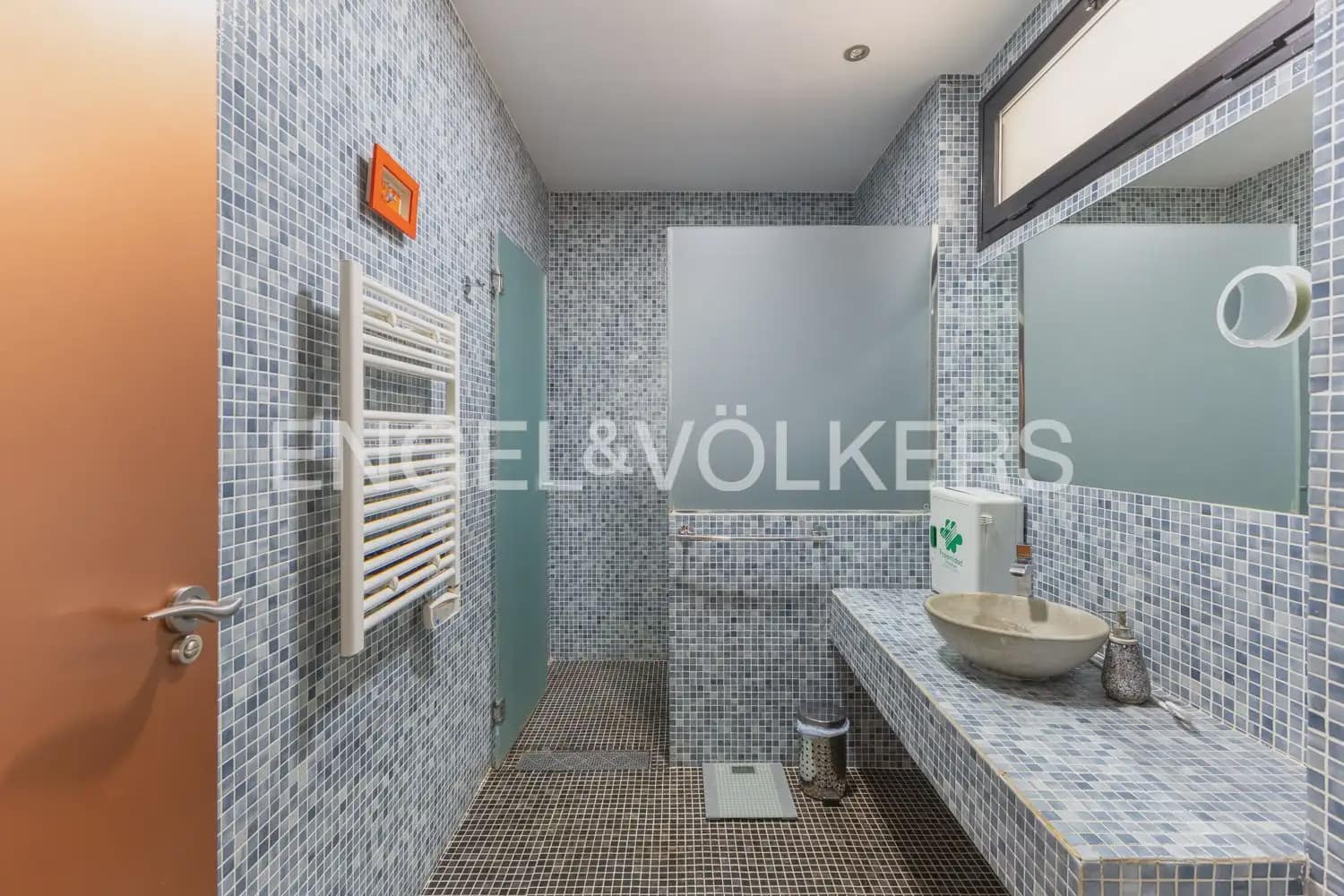 4 bedroom Villa for sale in Gilet with pool garage - € 699,000 (Ref: 9898129)