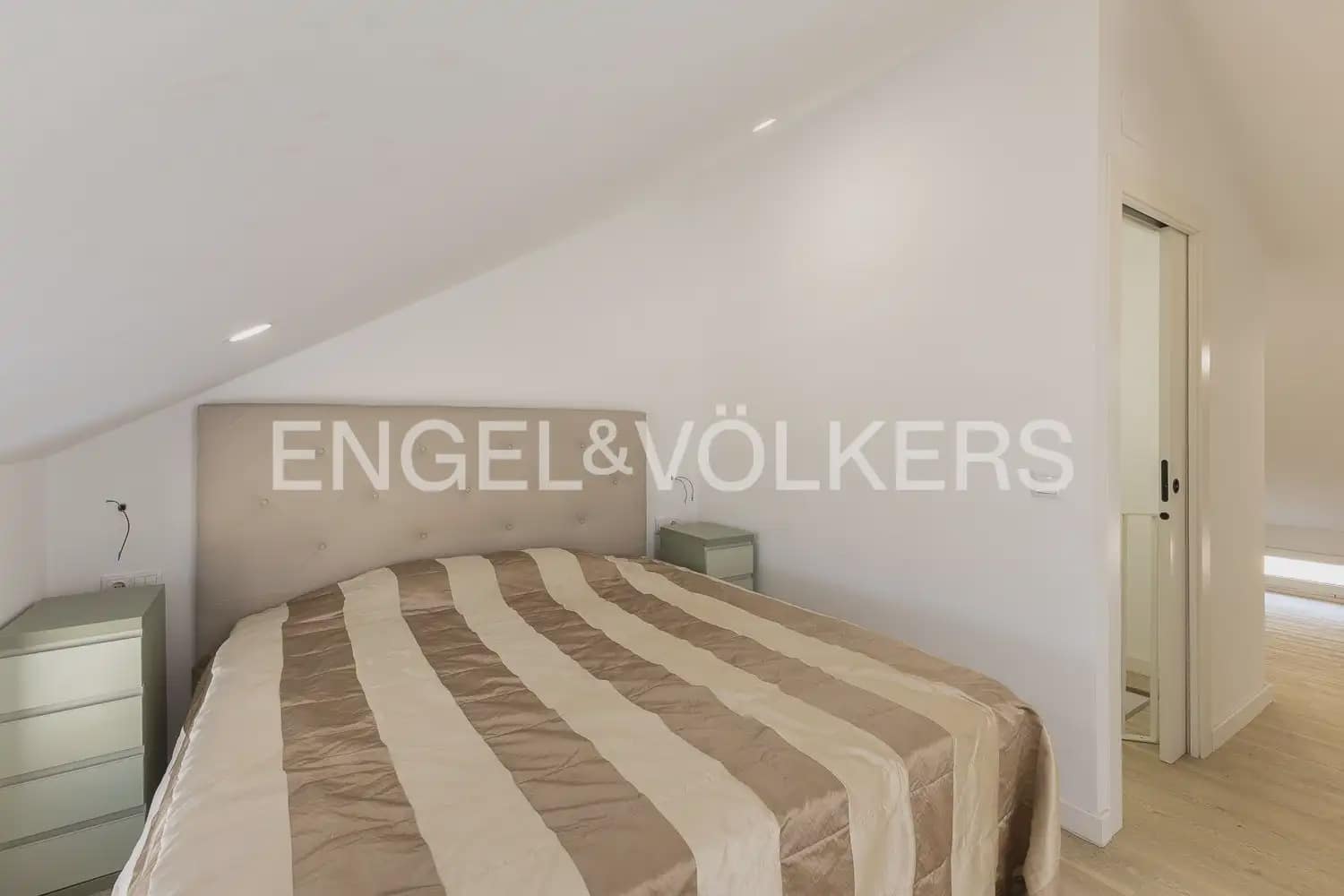 5 quarto Moradia em Banda para venda em Alboraya / Alboraia com garagem - 695 000 € (Ref: 9898130)