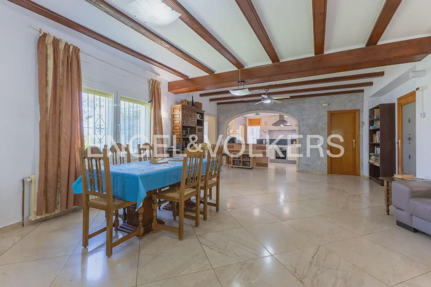 10 camera da letto Villa in vendita in Denia con piscina garage - 995.000 € (Rif: 9898131)