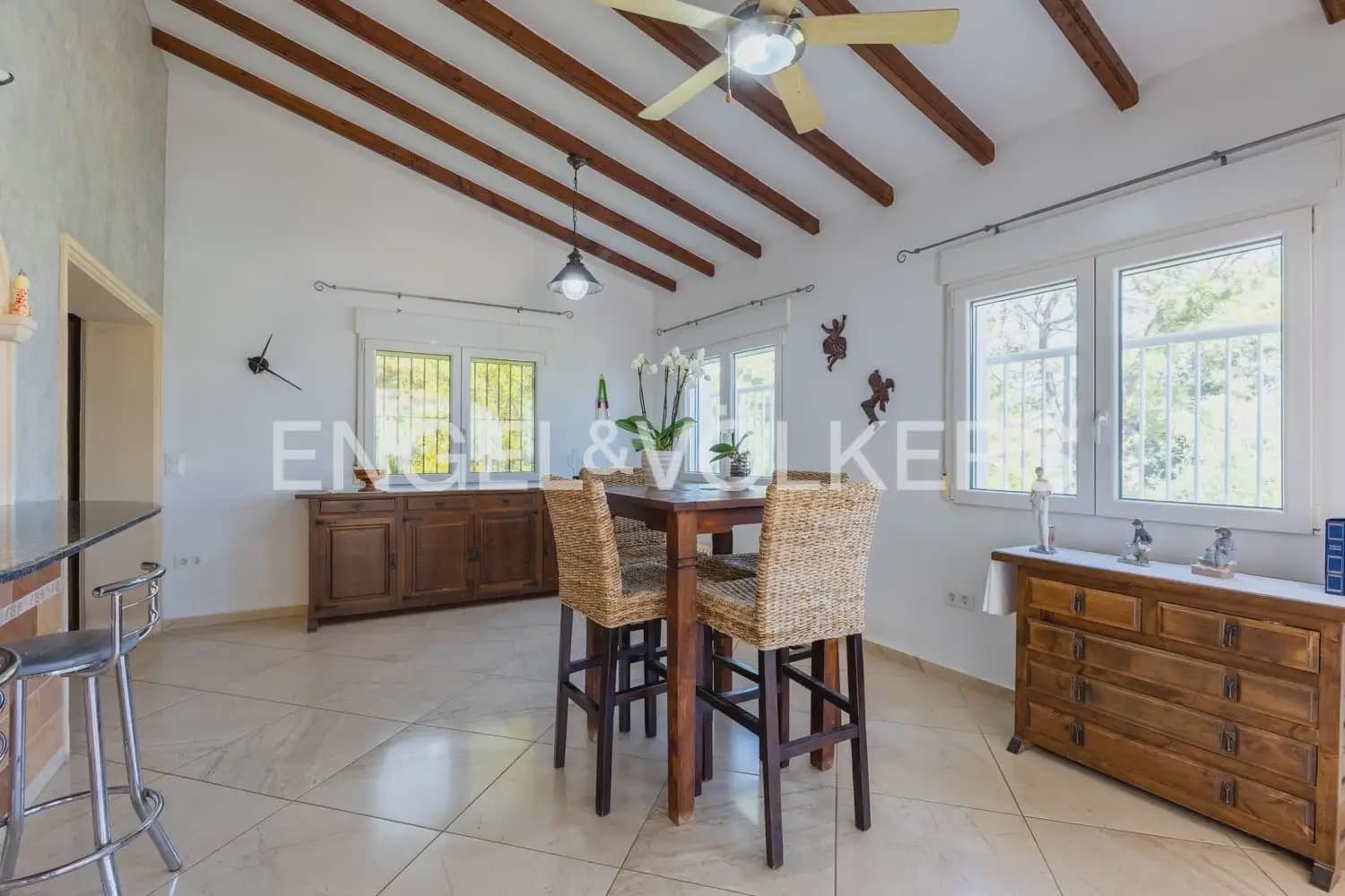 10 camera da letto Villa in vendita in Denia con piscina garage - 995.000 € (Rif: 9898131)
