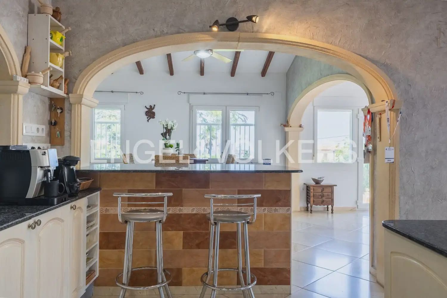 10 camera da letto Villa in vendita in Denia con piscina garage - 995.000 € (Rif: 9898131)