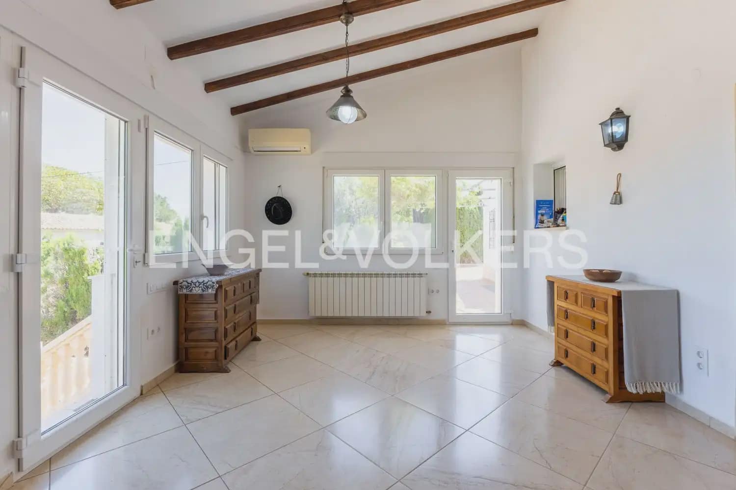10 camera da letto Villa in vendita in Denia con piscina garage - 995.000 € (Rif: 9898131)