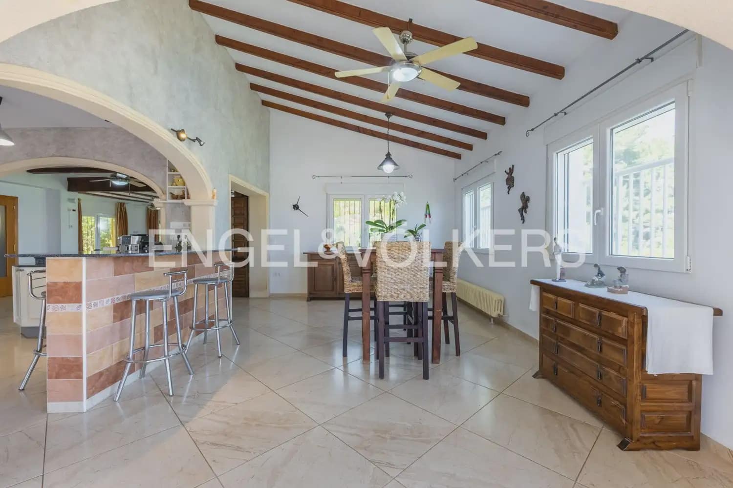 10 camera da letto Villa in vendita in Denia con piscina garage - 995.000 € (Rif: 9898131)