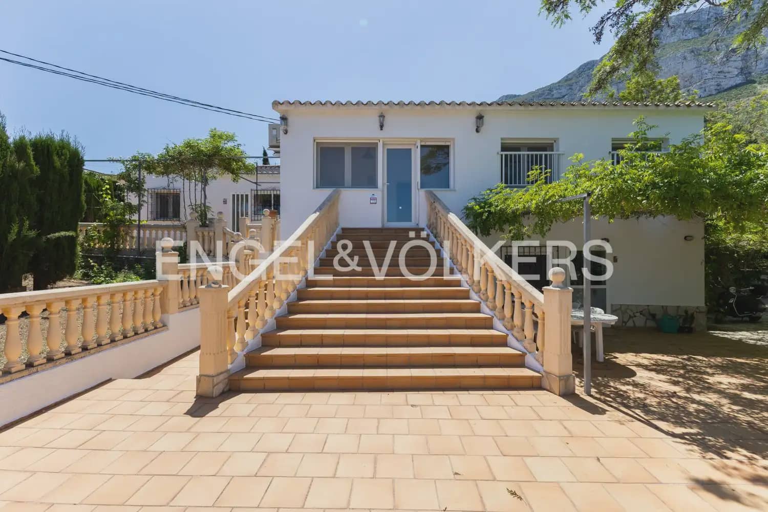 10 camera da letto Villa in vendita in Denia con piscina garage - 995.000 € (Rif: 9898131)