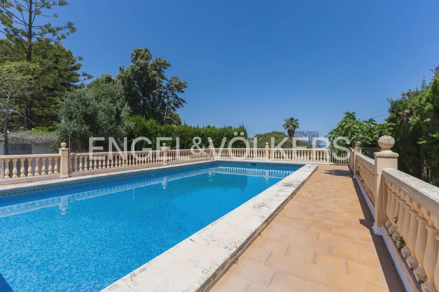 10 camera da letto Villa in vendita in Denia con piscina garage - 995.000 € (Rif: 9898131)