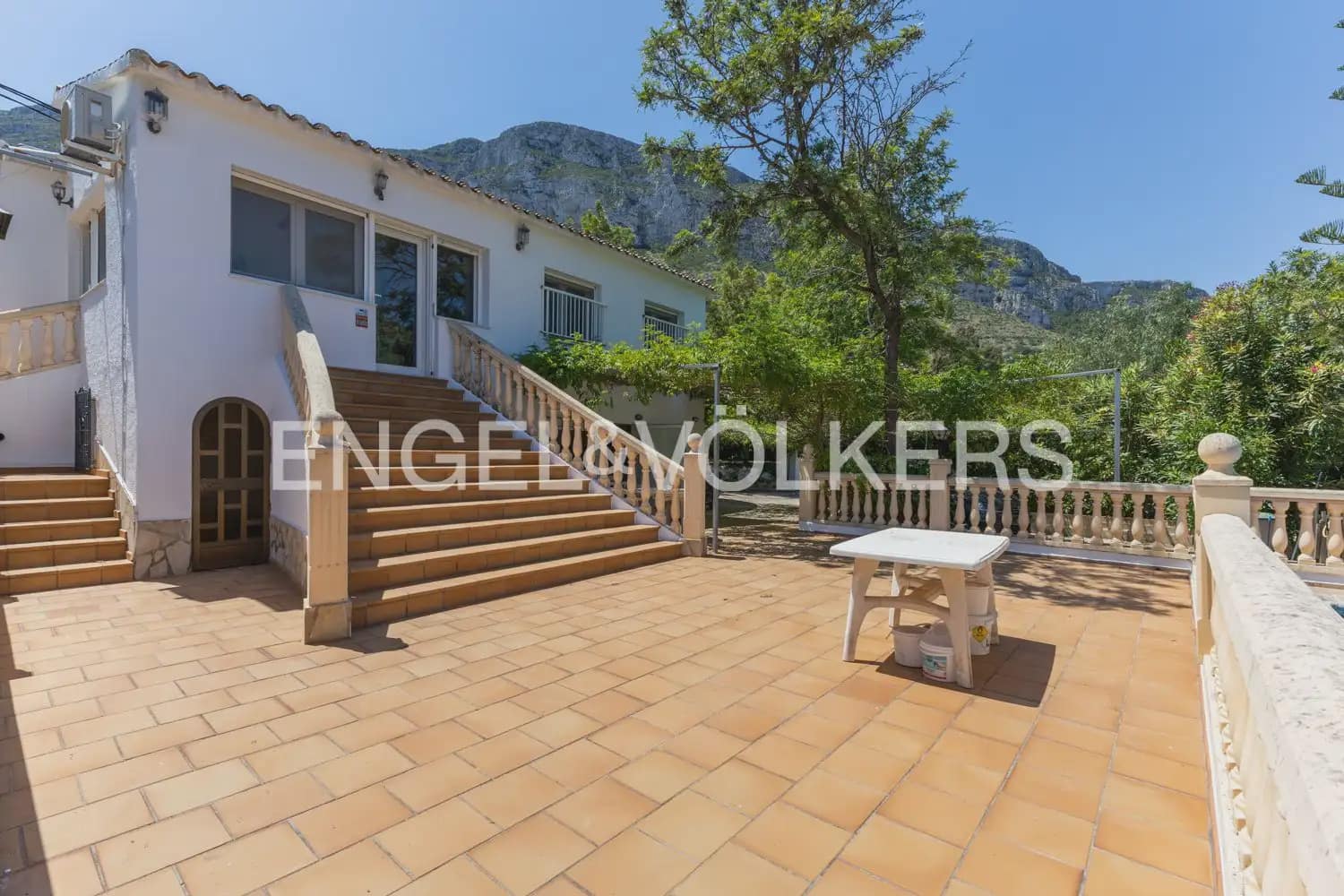 10 camera da letto Villa in vendita in Denia con piscina garage - 995.000 € (Rif: 9898131)
