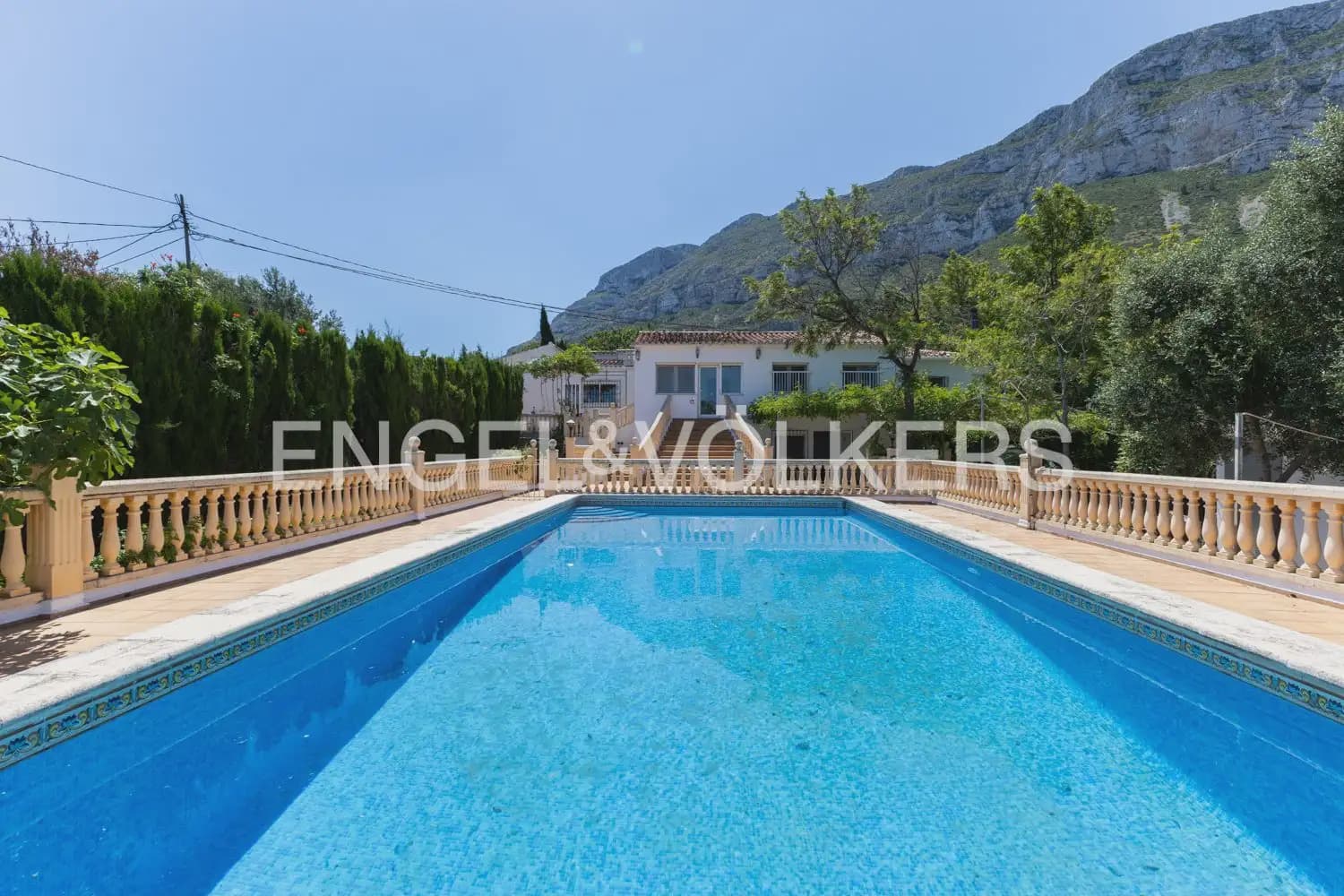 10 camera da letto Villa in vendita in Denia con piscina garage - 995.000 € (Rif: 9898131)