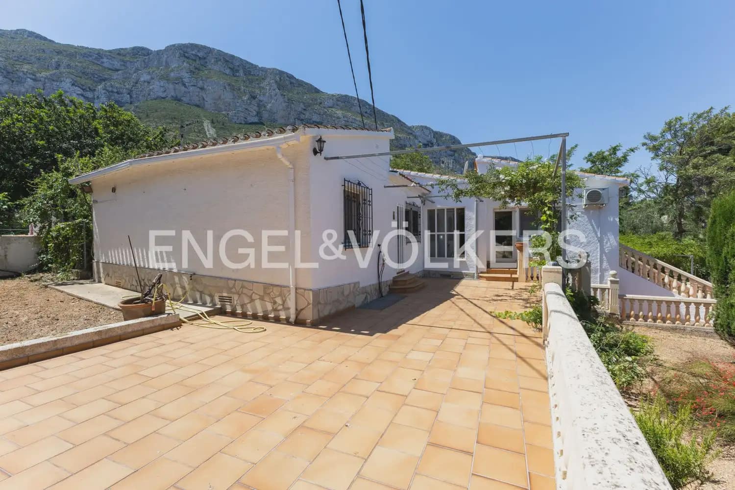 10 camera da letto Villa in vendita in Denia con piscina garage - 995.000 € (Rif: 9898131)