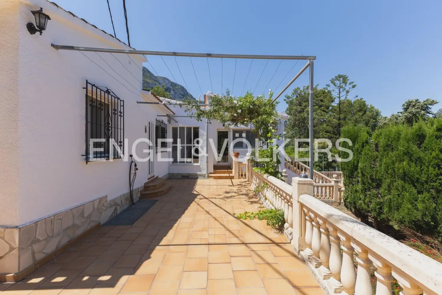 10 camera da letto Villa in vendita in Denia con piscina garage - 995.000 € (Rif: 9898131)