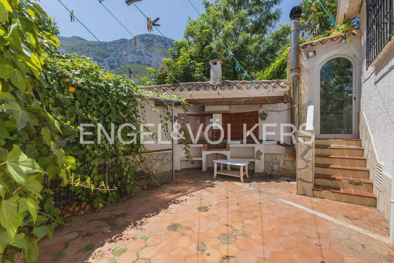 10 camera da letto Villa in vendita in Denia con piscina garage - 995.000 € (Rif: 9898131)