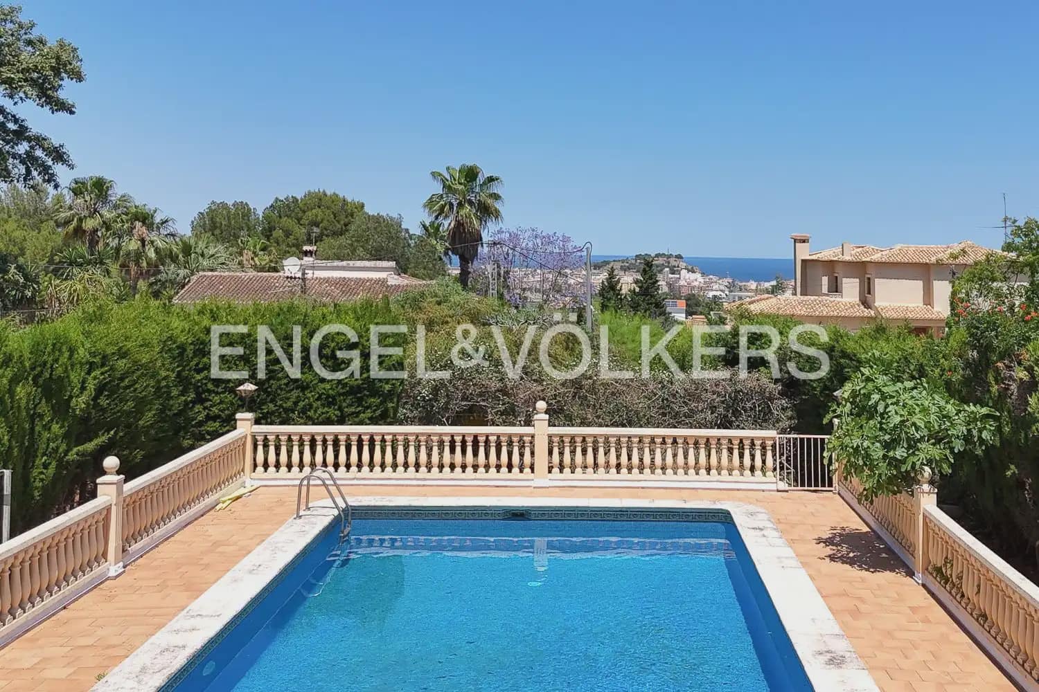 10 camera da letto Villa in vendita in Denia con piscina garage - 995.000 € (Rif: 9898131)