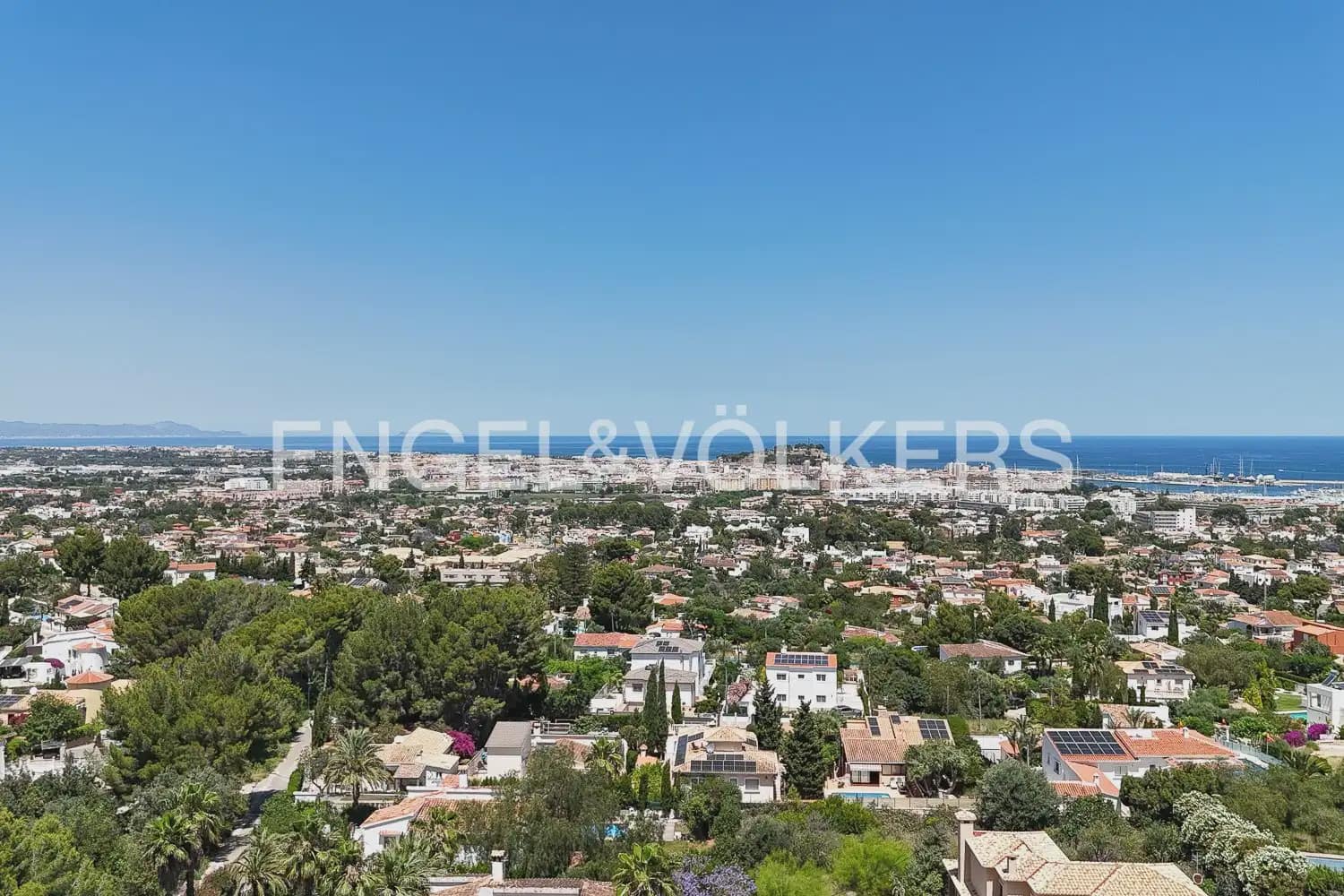 10 camera da letto Villa in vendita in Denia con piscina garage - 995.000 € (Rif: 9898131)