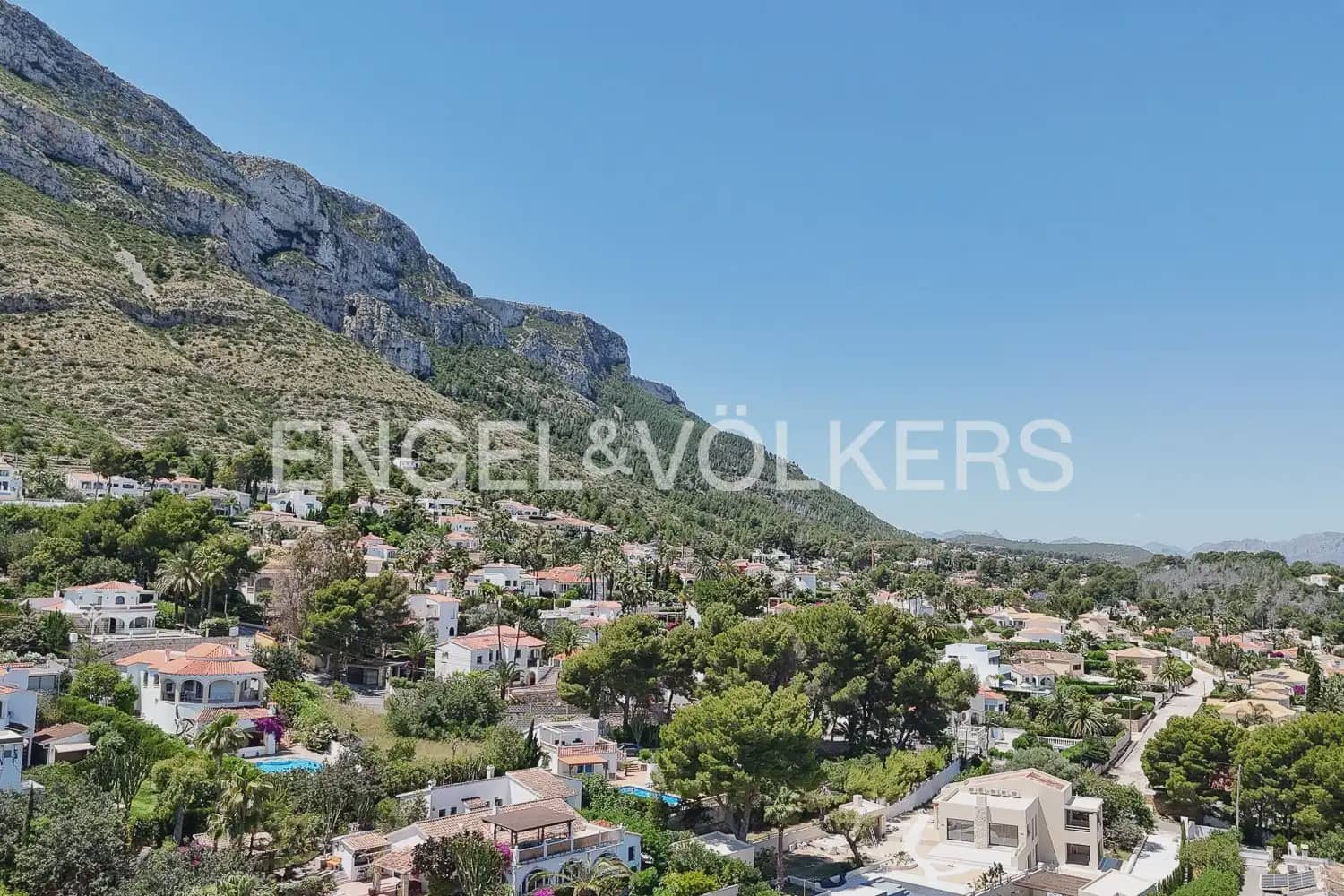 10 camera da letto Villa in vendita in Denia con piscina garage - 995.000 € (Rif: 9898131)