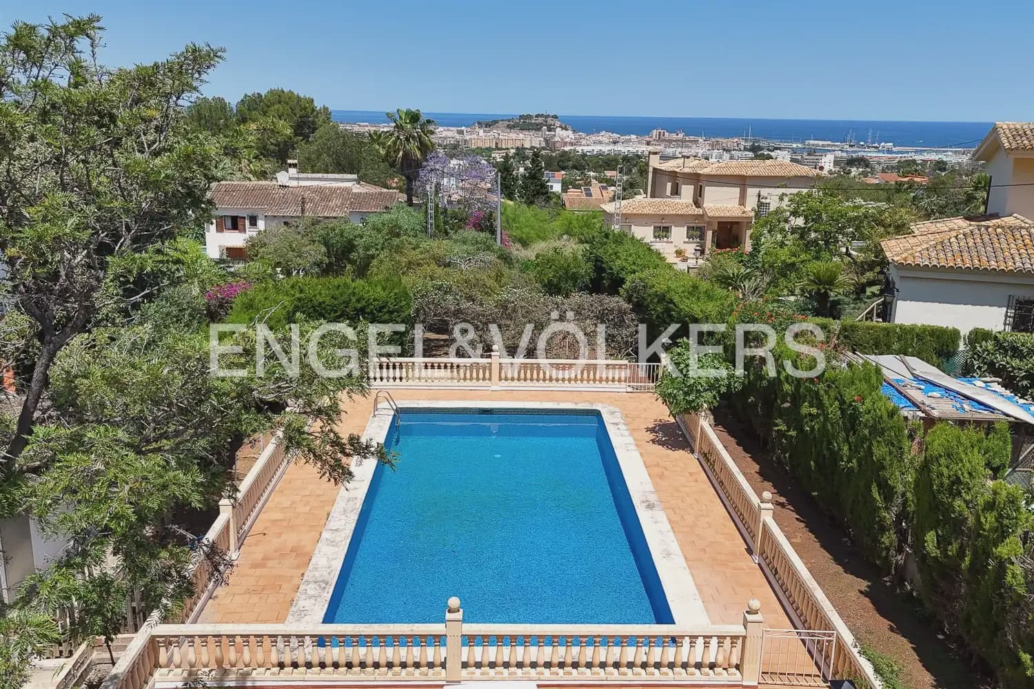 10 camera da letto Villa in vendita in Denia con piscina garage - 995.000 € (Rif: 9898131)