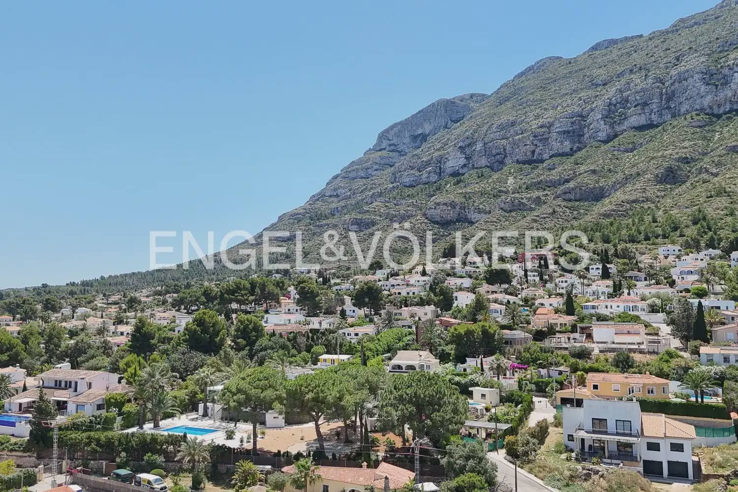10 camera da letto Villa in vendita in Denia con piscina garage - 995.000 € (Rif: 9898131)