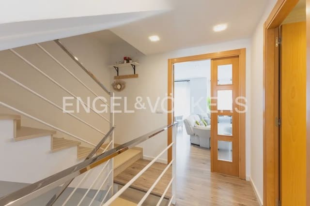 Adosado de 3 habitaciones en Vila-real en venta con piscina garaje - 265.000 € (Ref: 9898132)