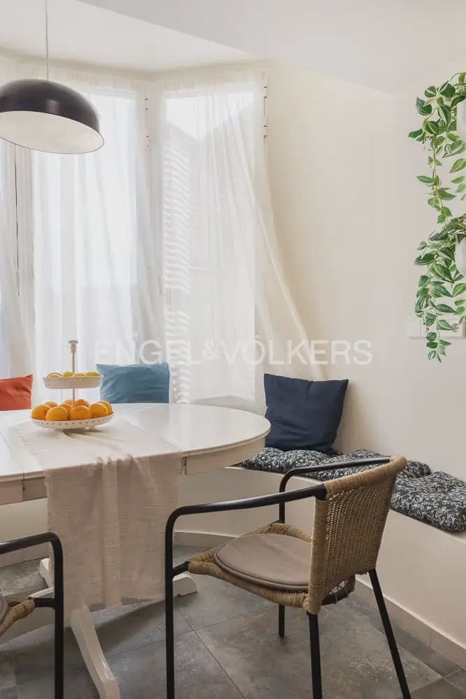 4 bedroom Villa for sale in Chiva with pool garage - € 624,000 (Ref: 9898134)