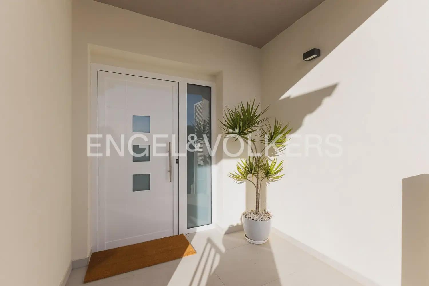 4 bedroom Villa for sale in Chiva with pool garage - € 624,000 (Ref: 9898134)
