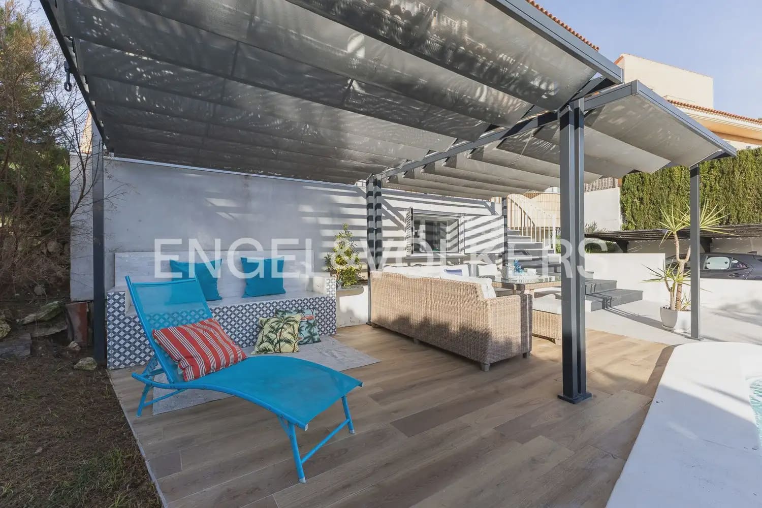 4 bedroom Villa for sale in Chiva with pool garage - € 624,000 (Ref: 9898134)