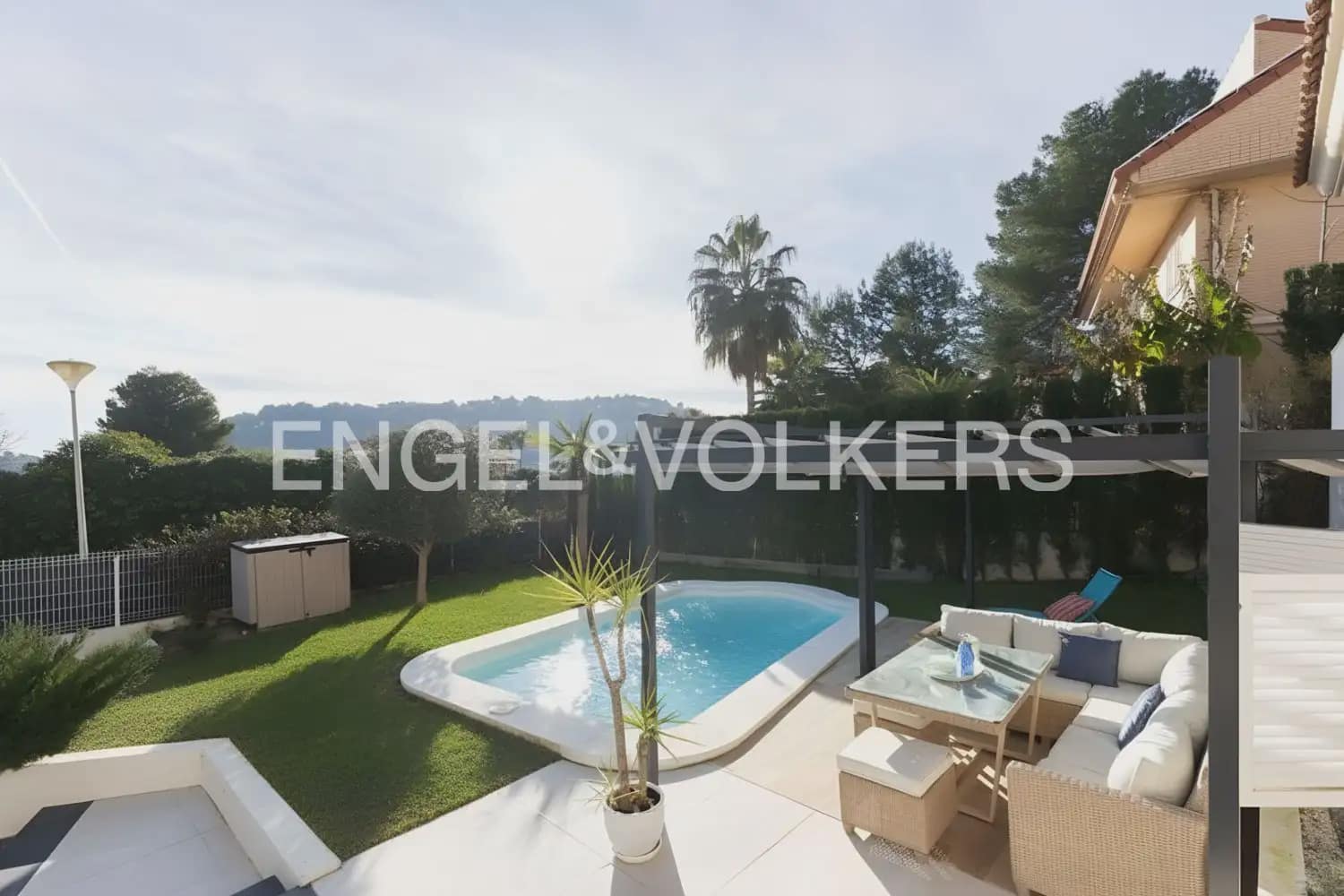 4 bedroom Villa for sale in Chiva with pool garage - € 624,000 (Ref: 9898134)