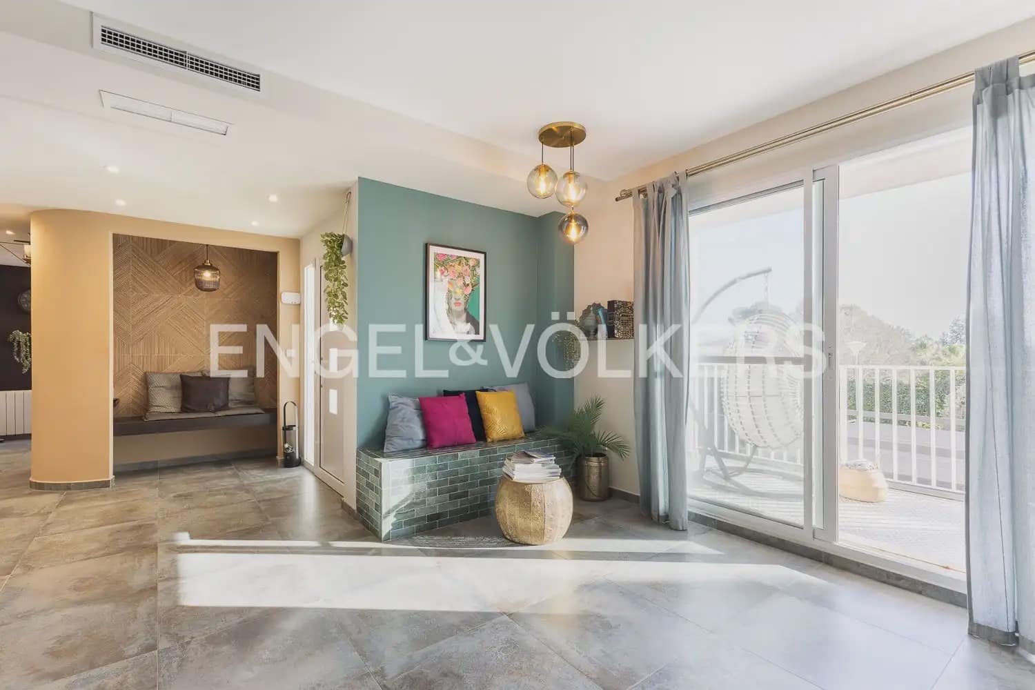4 bedroom Villa for sale in Chiva with pool garage - € 624,000 (Ref: 9898134)