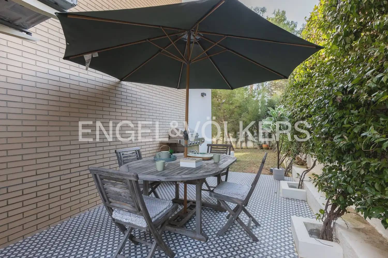 4 bedroom Villa for sale in Chiva with pool garage - € 624,000 (Ref: 9898134)