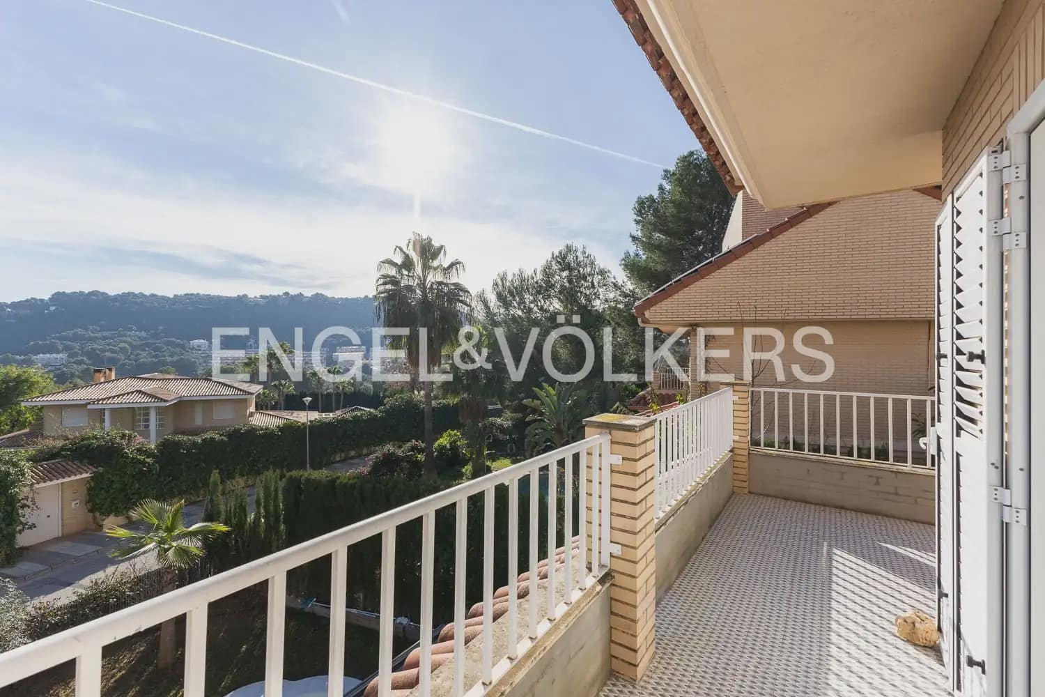 4 bedroom Villa for sale in Chiva with pool garage - € 624,000 (Ref: 9898134)