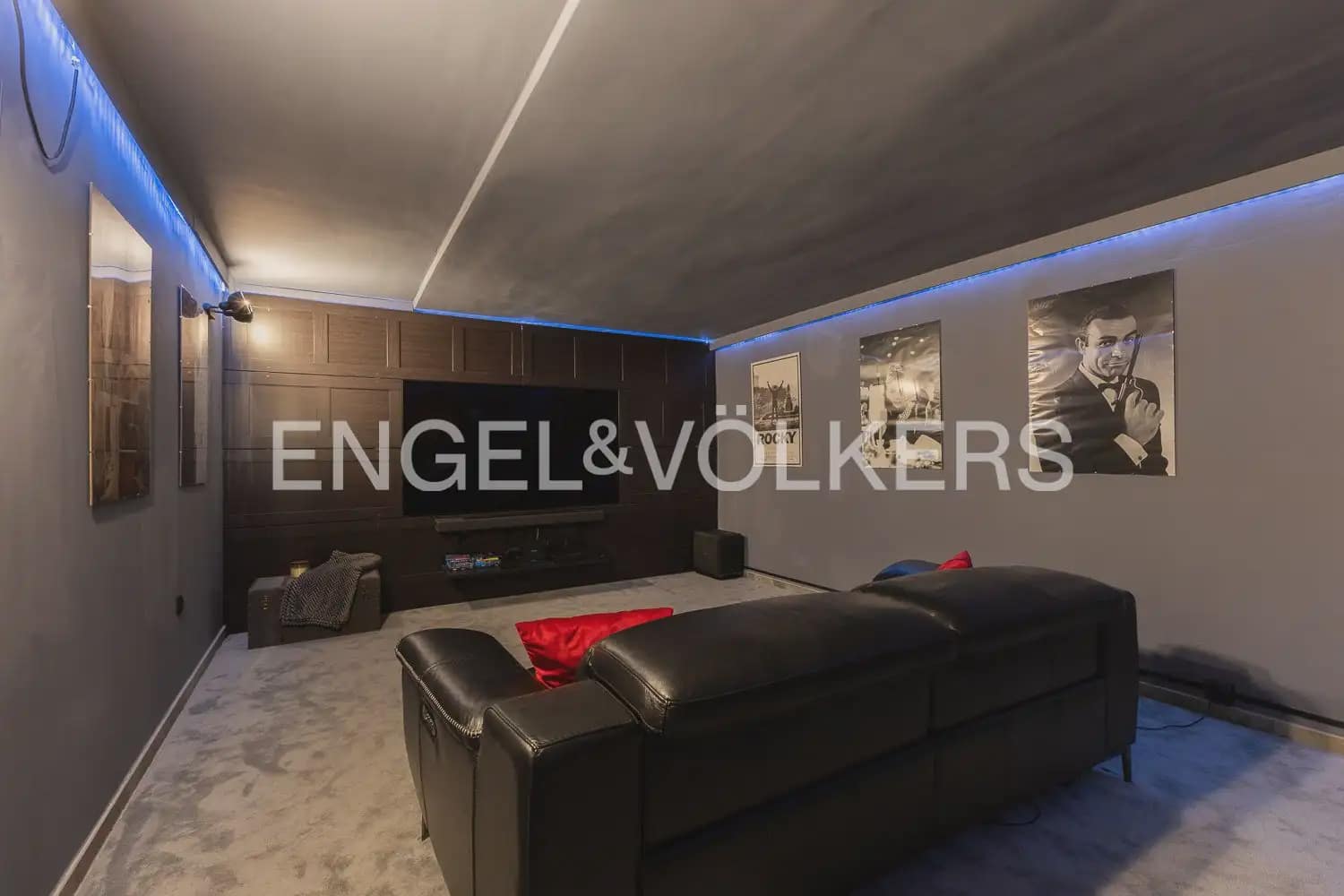 4 bedroom Villa for sale in Chiva with pool garage - € 624,000 (Ref: 9898134)