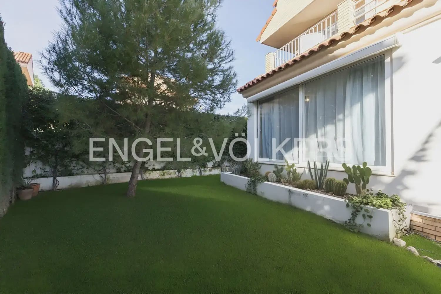 4 bedroom Villa for sale in Chiva with pool garage - € 624,000 (Ref: 9898134)