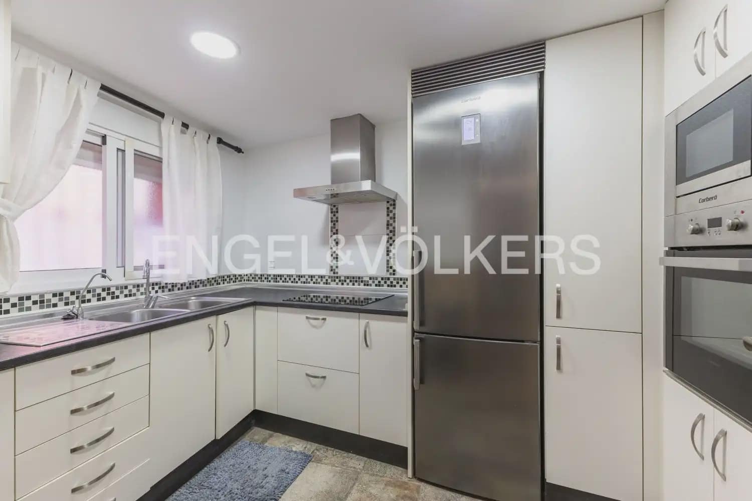 5 bedroom Townhouse for sale in Villar del Arzobispo with pool - € 270,000 (Ref: 9898137)