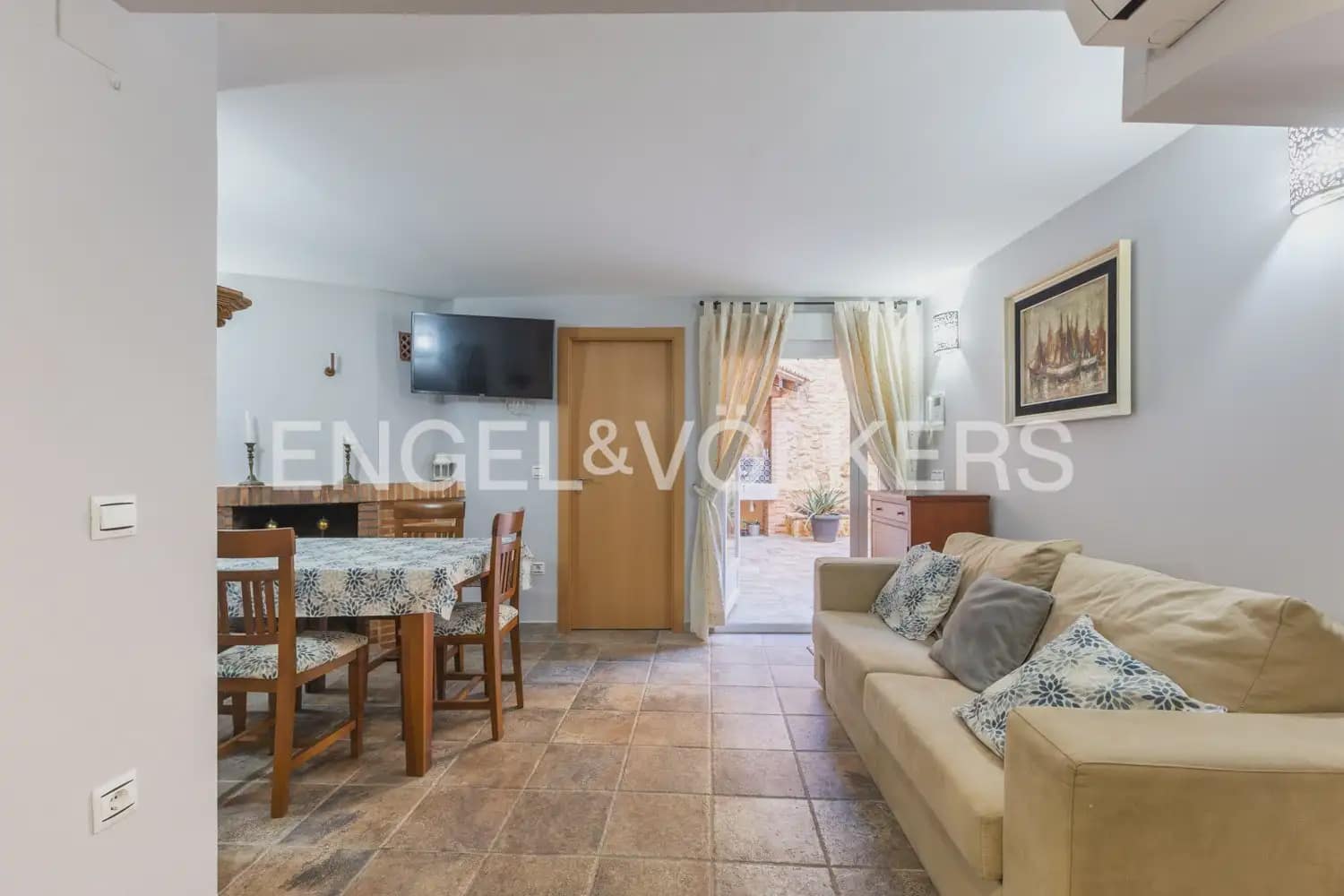 5 bedroom Townhouse for sale in Villar del Arzobispo with pool - € 270,000 (Ref: 9898137)