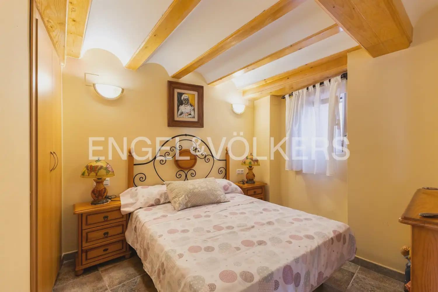 5 bedroom Townhouse for sale in Villar del Arzobispo with pool - € 270,000 (Ref: 9898137)