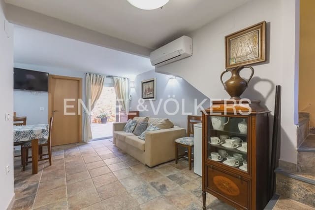 5 bedroom Townhouse for sale in Villar del Arzobispo with pool - € 270,000 (Ref: 9898137)