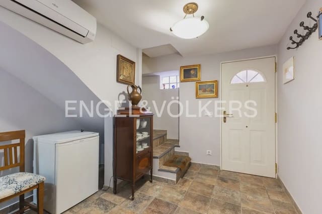 5 bedroom Townhouse for sale in Villar del Arzobispo with pool - € 270,000 (Ref: 9898137)