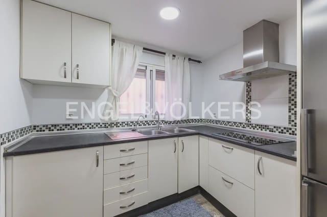 5 bedroom Townhouse for sale in Villar del Arzobispo with pool - € 270,000 (Ref: 9898137)