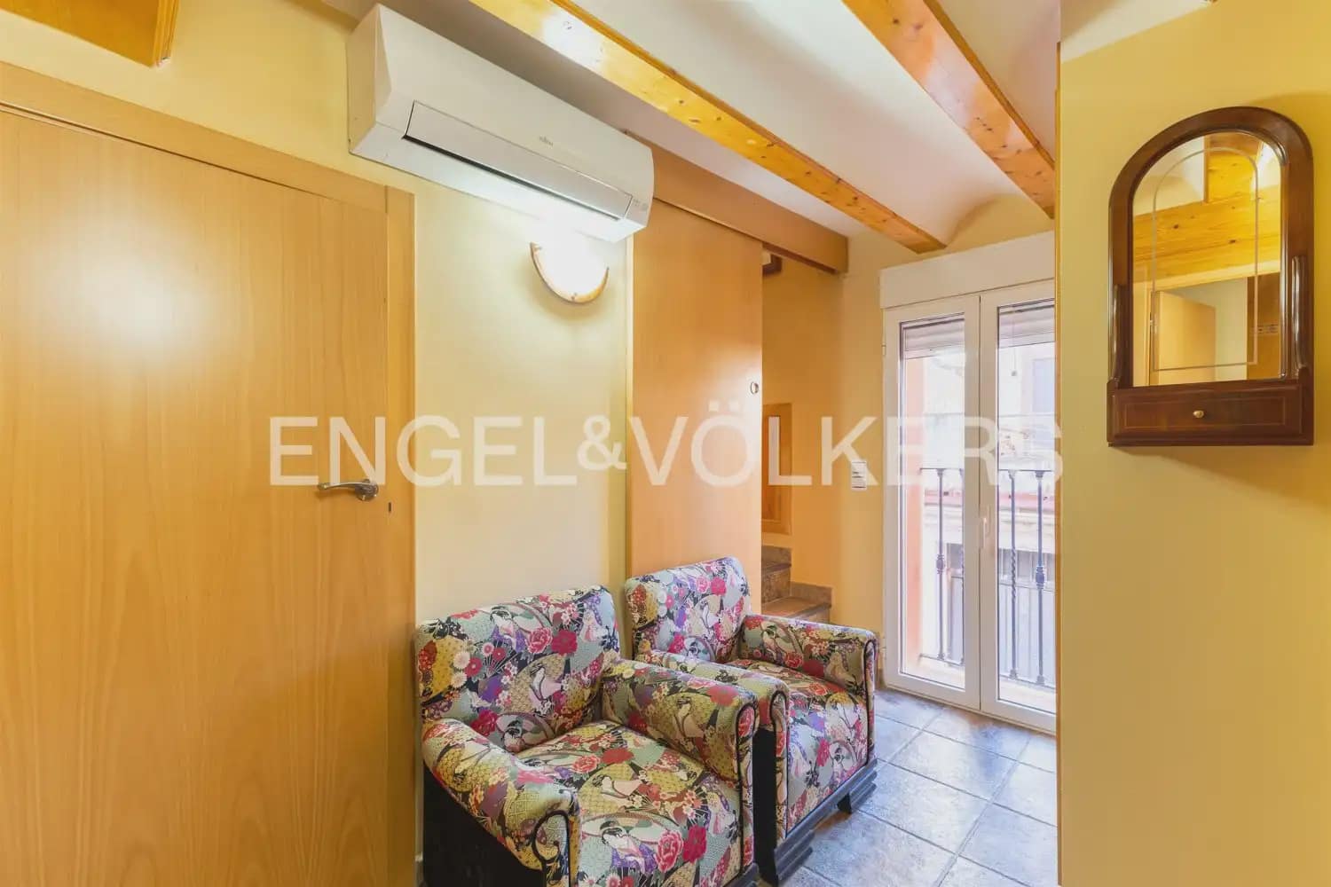 5 bedroom Townhouse for sale in Villar del Arzobispo with pool - € 270,000 (Ref: 9898137)