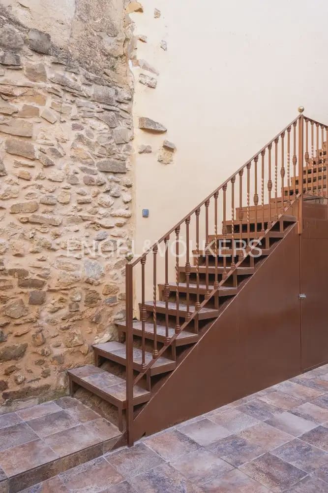 5 bedroom Townhouse for sale in Villar del Arzobispo with pool - € 270,000 (Ref: 9898137)