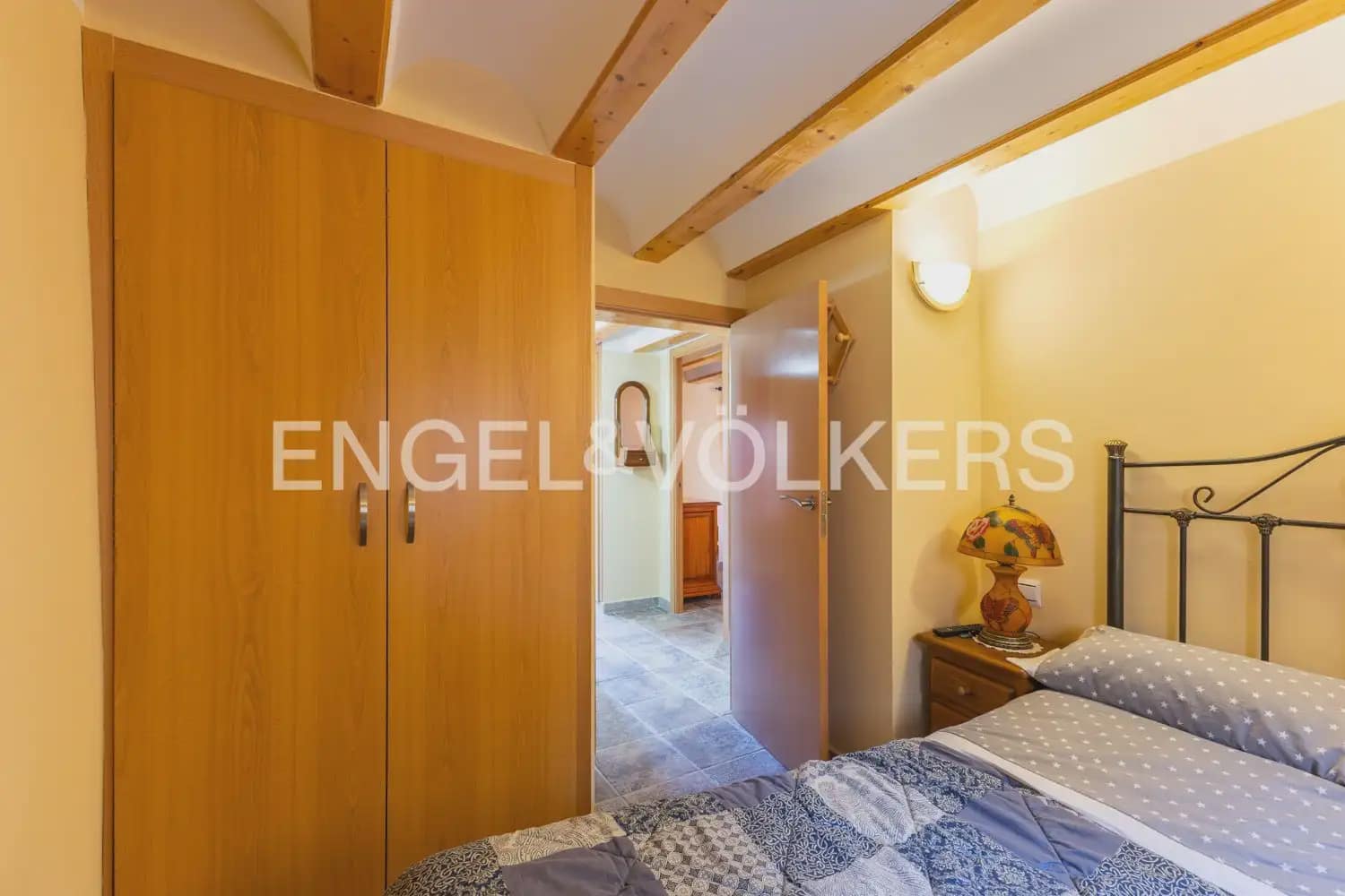 5 bedroom Townhouse for sale in Villar del Arzobispo with pool - € 270,000 (Ref: 9898137)