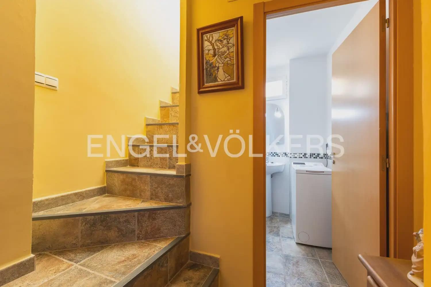 5 bedroom Townhouse for sale in Villar del Arzobispo with pool - € 270,000 (Ref: 9898137)