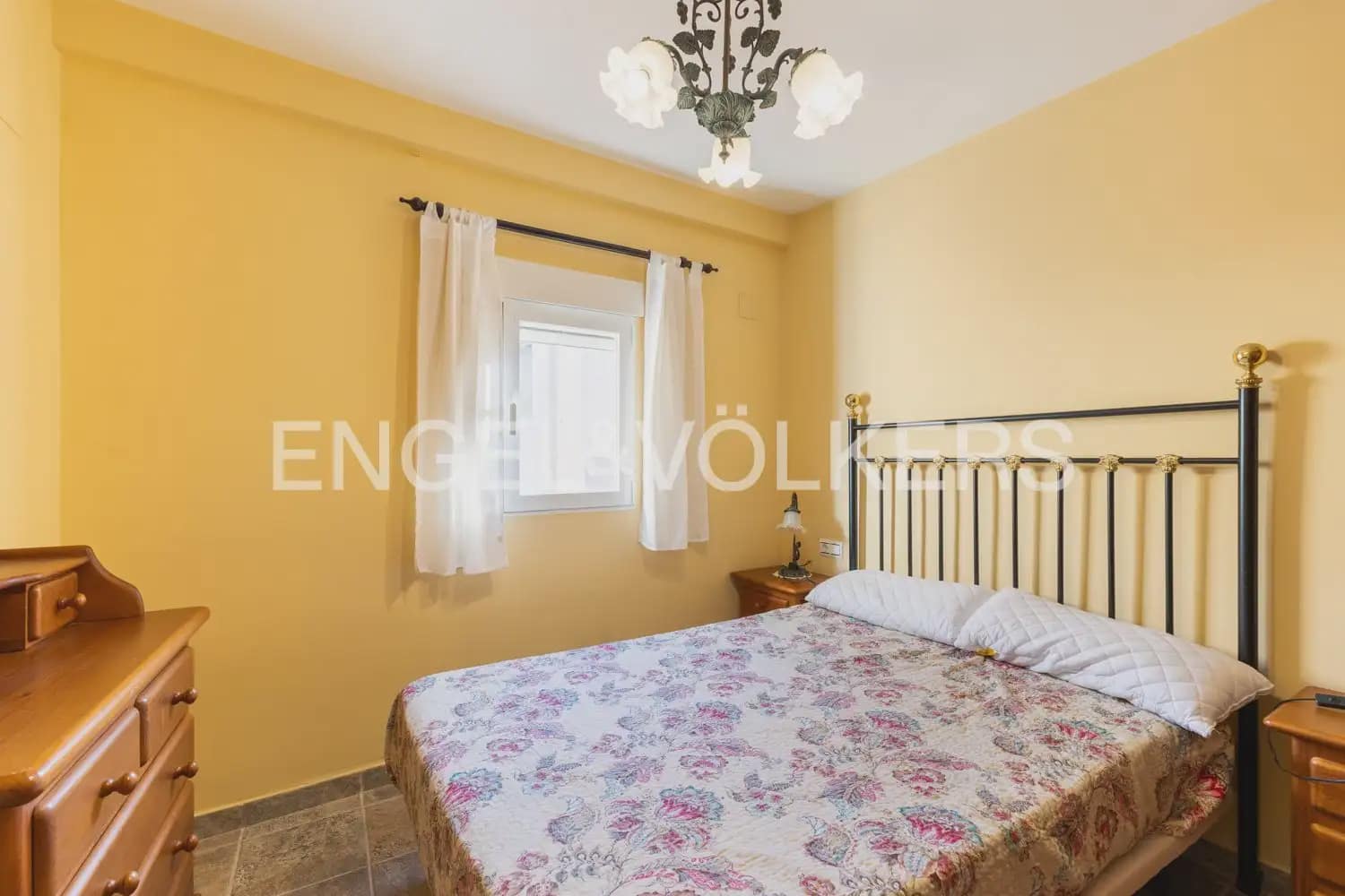 5 bedroom Townhouse for sale in Villar del Arzobispo with pool - € 270,000 (Ref: 9898137)
