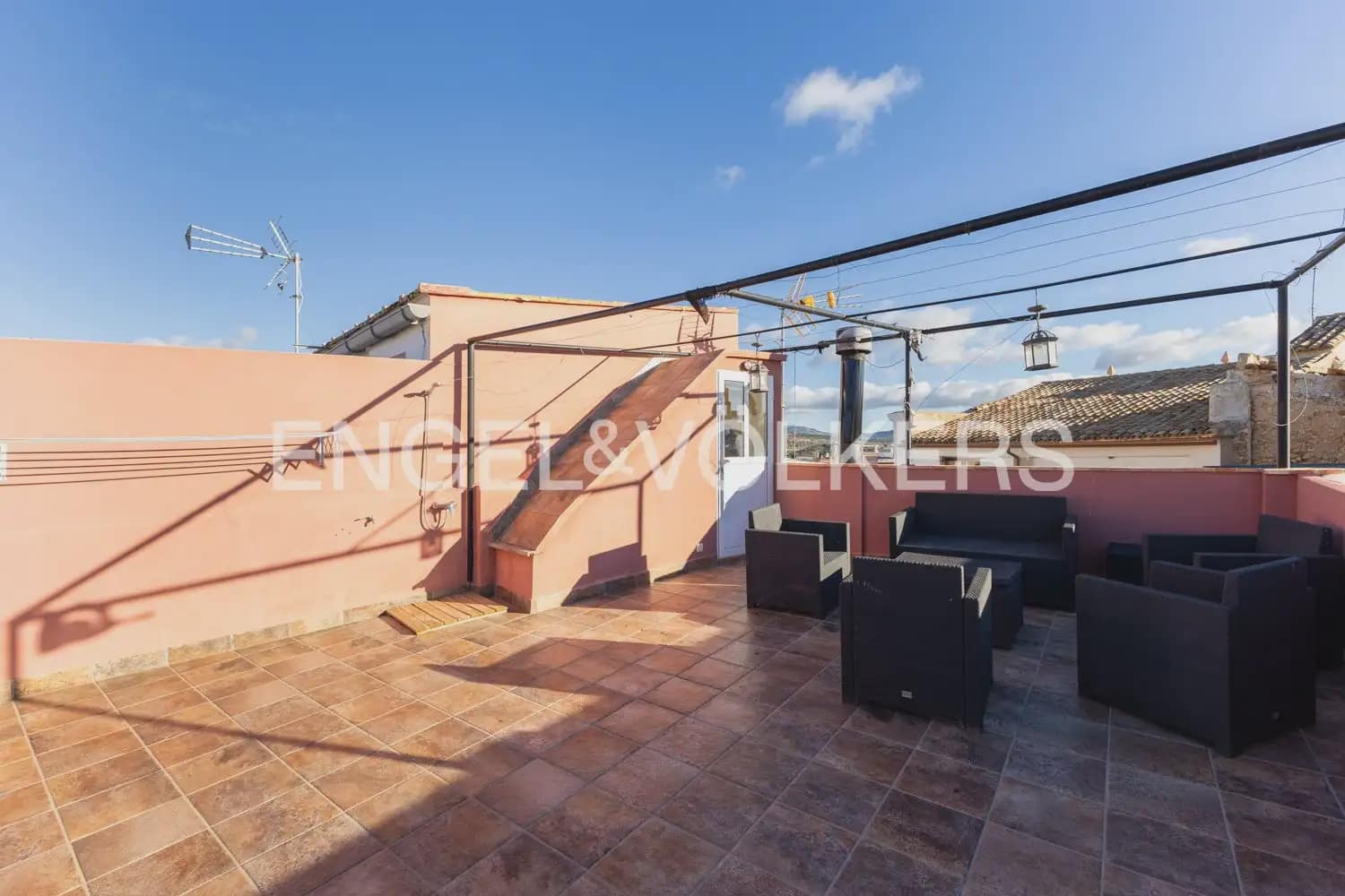 5 bedroom Townhouse for sale in Villar del Arzobispo with pool - € 270,000 (Ref: 9898137)