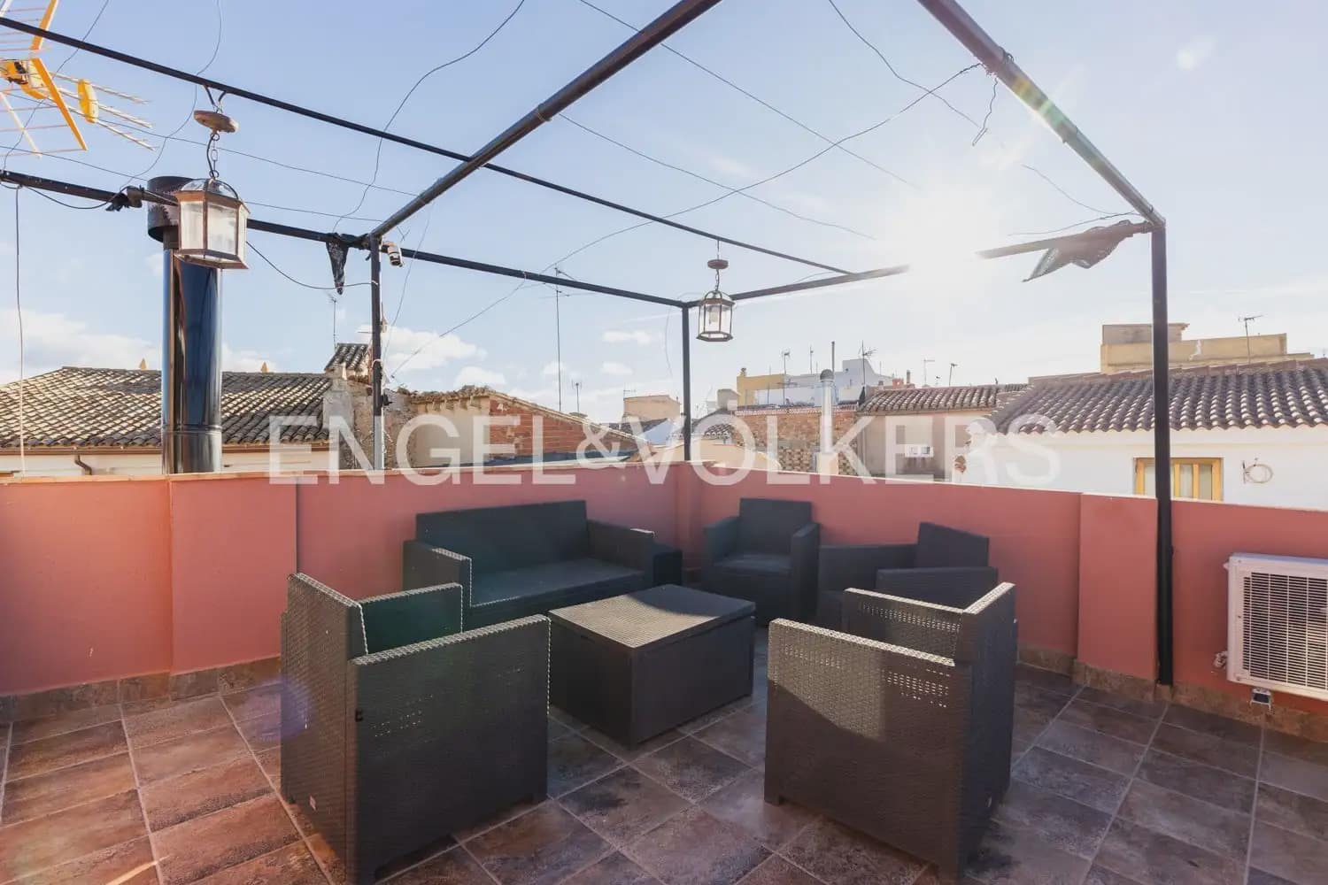 5 bedroom Townhouse for sale in Villar del Arzobispo with pool - € 270,000 (Ref: 9898137)