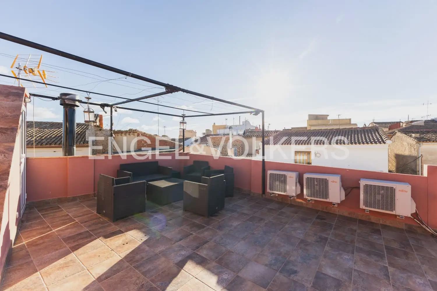 5 bedroom Townhouse for sale in Villar del Arzobispo with pool - € 270,000 (Ref: 9898137)