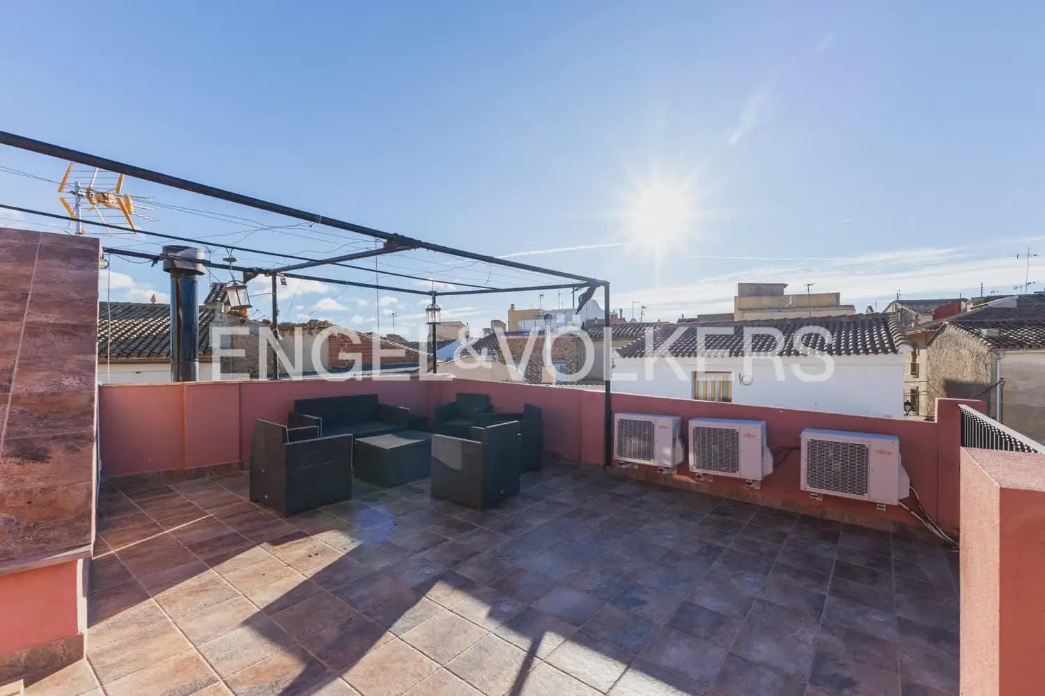 5 bedroom Townhouse for sale in Villar del Arzobispo with pool - € 270,000 (Ref: 9898137)
