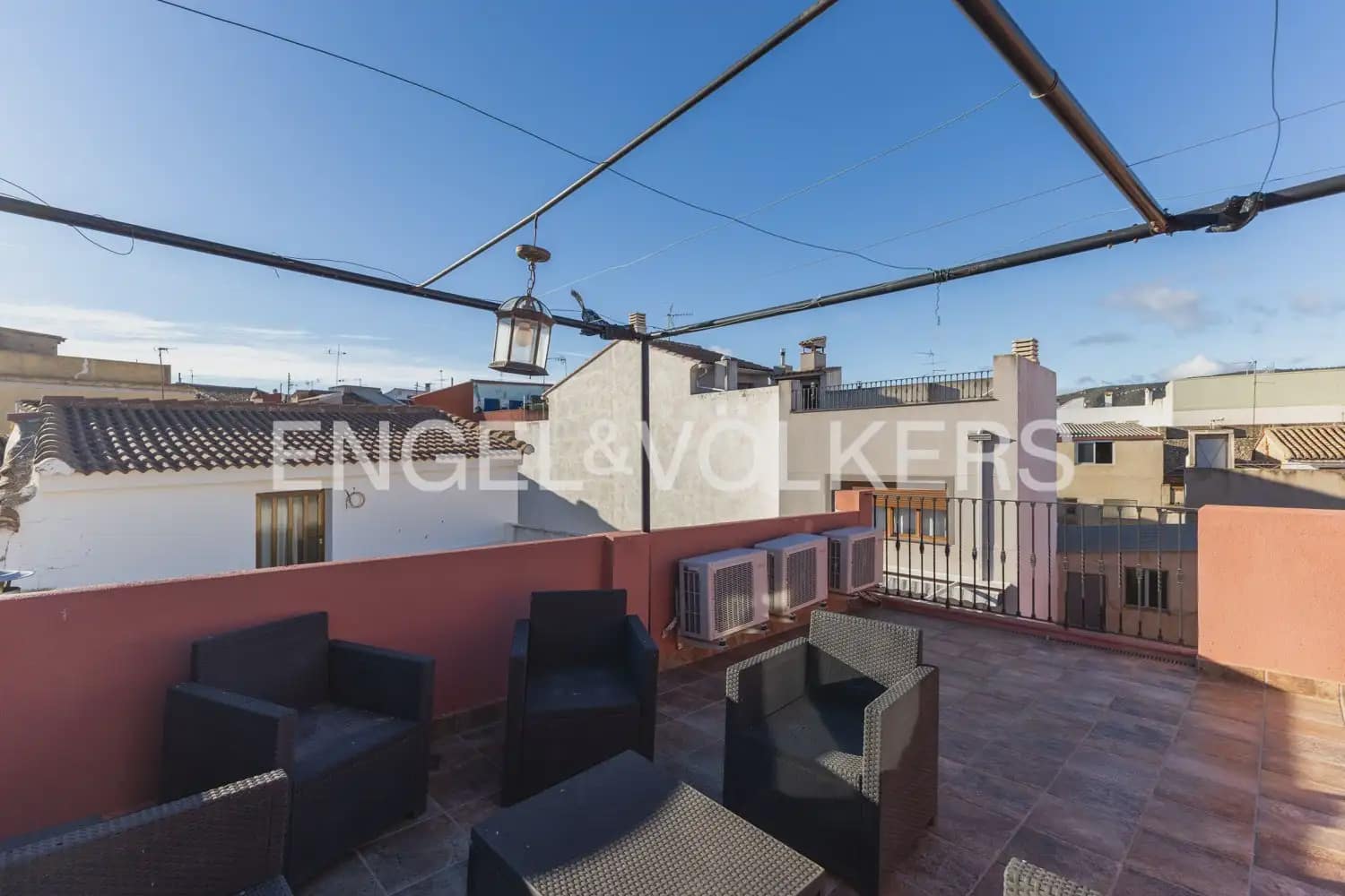 5 bedroom Townhouse for sale in Villar del Arzobispo with pool - € 270,000 (Ref: 9898137)