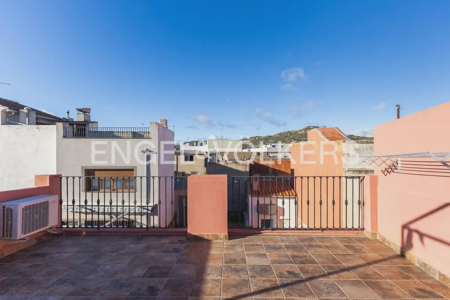 5 bedroom Townhouse for sale in Villar del Arzobispo with pool - € 270,000 (Ref: 9898137)