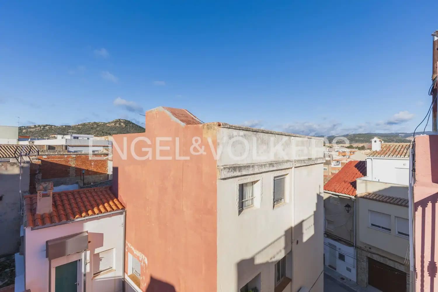 5 bedroom Townhouse for sale in Villar del Arzobispo with pool - € 270,000 (Ref: 9898137)
