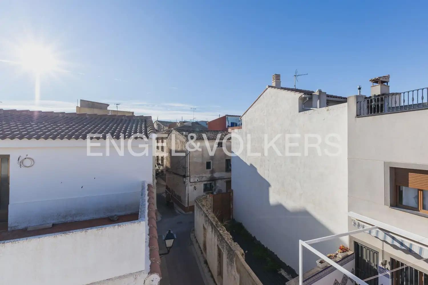 5 bedroom Townhouse for sale in Villar del Arzobispo with pool - € 270,000 (Ref: 9898137)