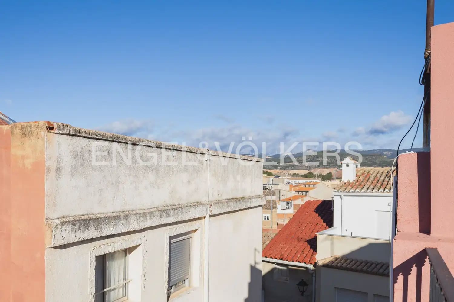 5 bedroom Townhouse for sale in Villar del Arzobispo with pool - € 270,000 (Ref: 9898137)